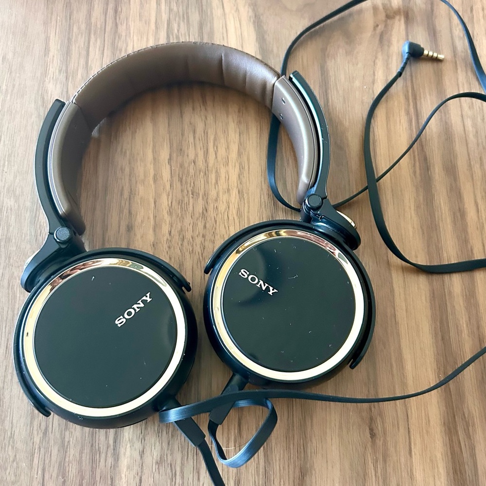 Sony MDR-XB600 Extra Bass 40mm Driver Premium Headphones by Sony Wired